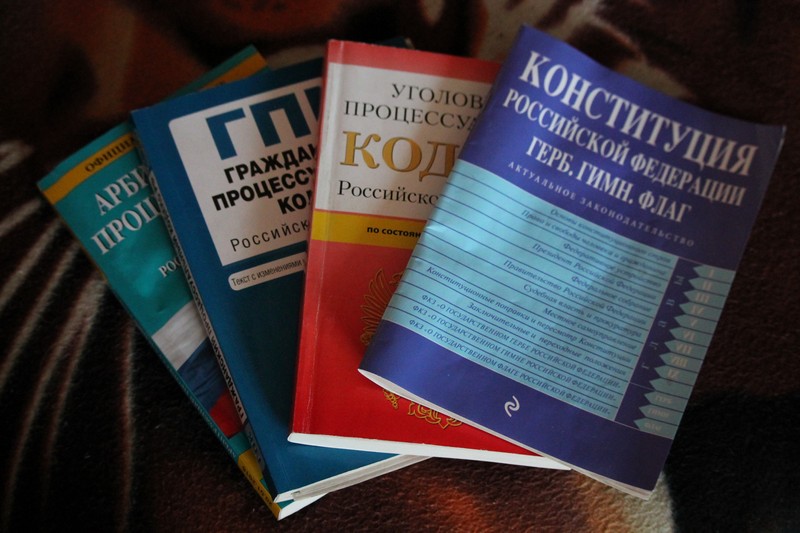 Книги, руководствуясь которыми Николай Суворов составляет заявления в суды
