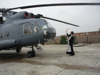 Настоятель православного храма освятил технику военного аэродрома «Сокол»