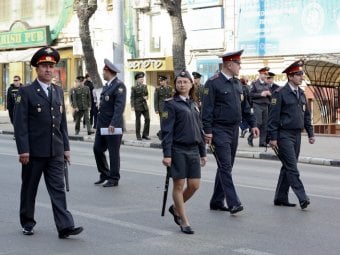 Первомайские праздники в Саратове охраняли 400 полицейских