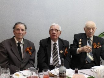 «Саратовские авиалинии» поздравили ветеранов с Днем Победы