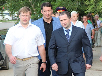 Полномочного представителя президента от пугачевцев охраняют сотрудники спецподразделения
