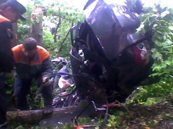 В Ртищевском районе обнаружили искореженный автомобиль с шестью погибшими