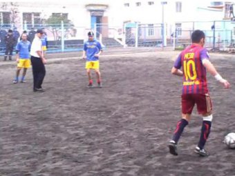 Заключенные трех исправительных колоний области сыграли в мини-футбол