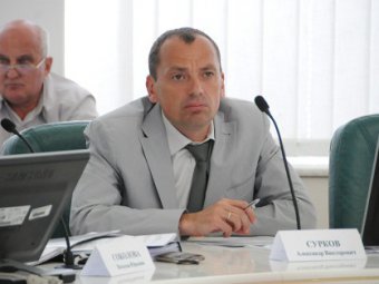 Александр Сурков отпущен из-под стражи под домашний арест