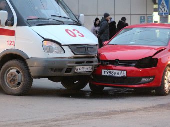 На пересечении улиц Радищева и Московской произошло ДТП с участием автомобиля скорой помощи
