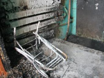 В подъезде дома в Энгельсе сгорели две детские коляски