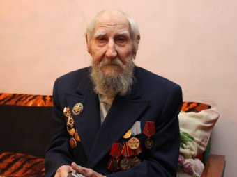 Саратовского ветерана МЧС со 103-летием поздравил министр Владимир Пучков