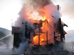 В Кировском районе сгорел двухквартирный деревянный дом
