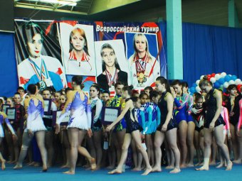 В Саратове стартовал всероссийский турнир по спортивной акробатике «Сердца четырех»