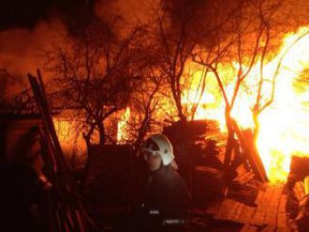 В Энгельсе при пожаре в частном доме пострадали люди