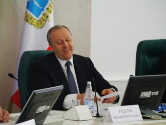 Губернатор Валерий Радаев рассказал школьникам, в каком возрасте он начал читать