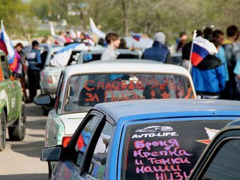 Саратовские автомобилисты устроили праздничный флешмоб в День Победы