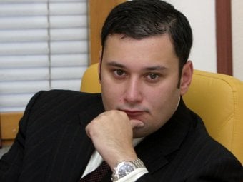 Депутат Госдумы Александр Хинштейн может быть привлечен к ответственности за пьяный скандал в самолете