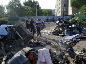 Полиция нашла в Саратове базу, где разбирали на запчасти угнанные автомобили