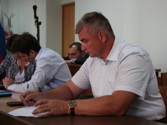 У главы комитета капстроительства Александра Суркова появился третий защитник