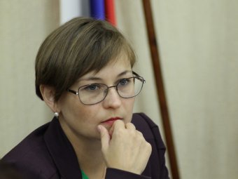 Сенатор Людмила Бокова нашла в аварийных домах Саратова брошенных ветеранов
