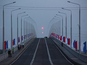 Из-за столкновения двух иномарок на мосту Саратов-Энгельс образовалась пробка