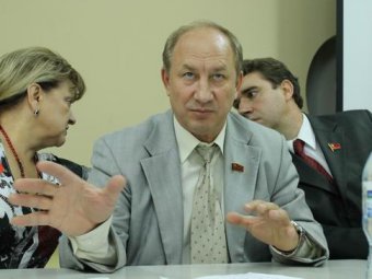 Рашкин инициирует парламентское расследование деятельности Сердюкова
