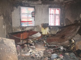 В результате ночного пожара в Саратове пострадали пенсионерка и её сын-алкоголик