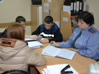 Саратовские студенты составили административные протоколы в отделении полиции