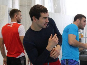 Артем Чеботарев не смог завоевать путевку на Олимпиаду в бою с турецким боксером