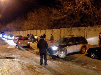 Ночная авария с участием трех автомобилей парализовала движение по дороге в Затон 