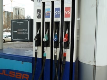 Автолюбители в Саратове заметили снижение цен на 92-й бензин