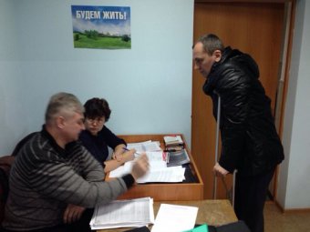 Дело Суркова. Адвокаты чиновника требуют смены судьи и демонтажа кровати