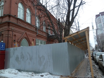 Бывший офис саратовских единороссов закрыли на ремонт