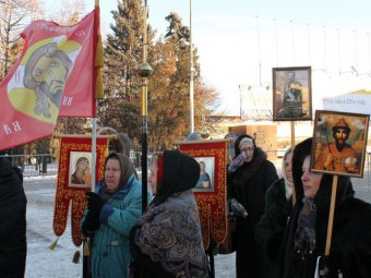 Саратовские православные, «ватники» и «колорады» выразили поддержку Владимиру Путину