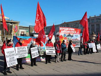 Митинг и шествие КПРФ в Саратове. Коммунисты предсказывают голодные протесты, «посадки» чиновников и национализацию