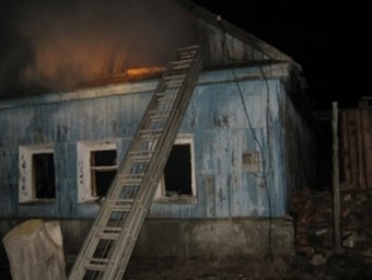 При пожаре в Новоузенске двое мужчин погибли из-за неосторожного обращения с огнем при курении