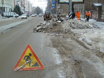 В Саратове за неделю планируют убрать наледь с одного квартала улицы Московской