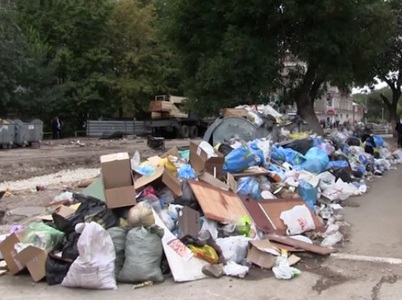 С улицы Белоглинской вывезли мусорные завалы после сюжета «Открытого канала»
