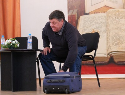 Петр Алешковский привез в Саратов чемодан своих книг