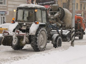 Снегопад в Саратове: Мэрия обещает вывести на дороги двести единиц спецтехники и 170 рабочих