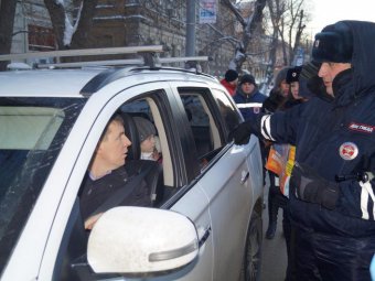 За полчаса рейда саратовская полиция выявила четырех подвергших своих детей опасности водителей
