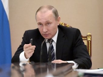 На совещании у Путина рассказали об отставании Саратовской области по переселению из аварийного жилья