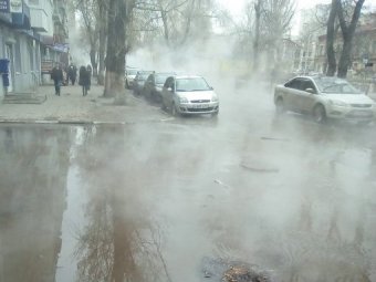 Два квартала в центре Саратова оказались окутаны туманом