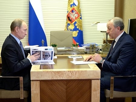 На замечание Владимира Путина о дорогах Валерий Радаев в свое оправдание напомнил о выделенном миллиарде