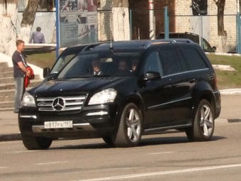 Дмитрий Медведев за рулем «Мерседеса» проехал по саратовским дорогам
