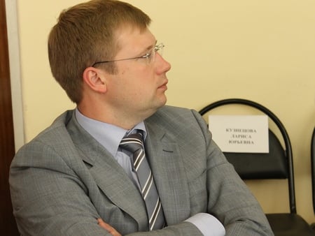Денис Фадеев уклонился от разъяснений своего поручения об ограничениях общения студентов с иностранцами