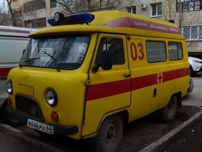 Из Сабуровки в Саратов доставили трех детей с отравлением неизвестным веществом