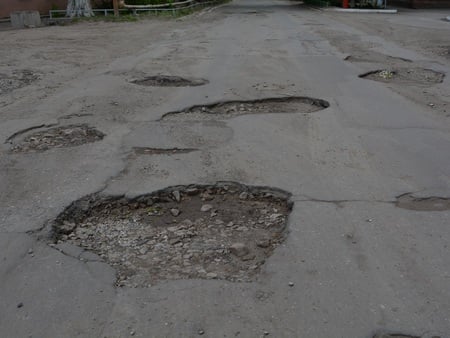 Губернатор заводит в бюджет области федеральный миллиард на ремонт саратовских дорог
