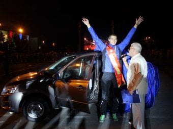 Победителю чемпионата МЧС России в Саратове вручили ключи от автомобиля