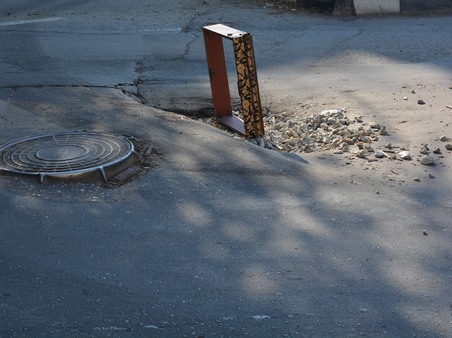 Из-за ремонта асфальта на двух улицах в центре Саратова запретят парковку