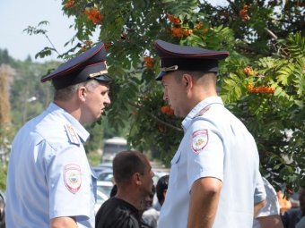 Жители Пристанного попросили полицию проверить документы у сторонников турбазы «Волга»