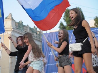 В День флага России на митинге сожалели об исчезновении Советского Союза