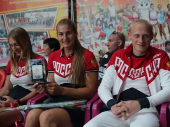 Саратовские олимпийцы сыграли в детском лагере в «веселые старты»