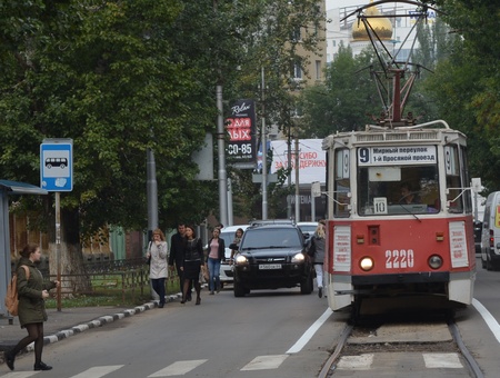 За несколько минут в авариях на улице Астраханской пострадали два пешехода